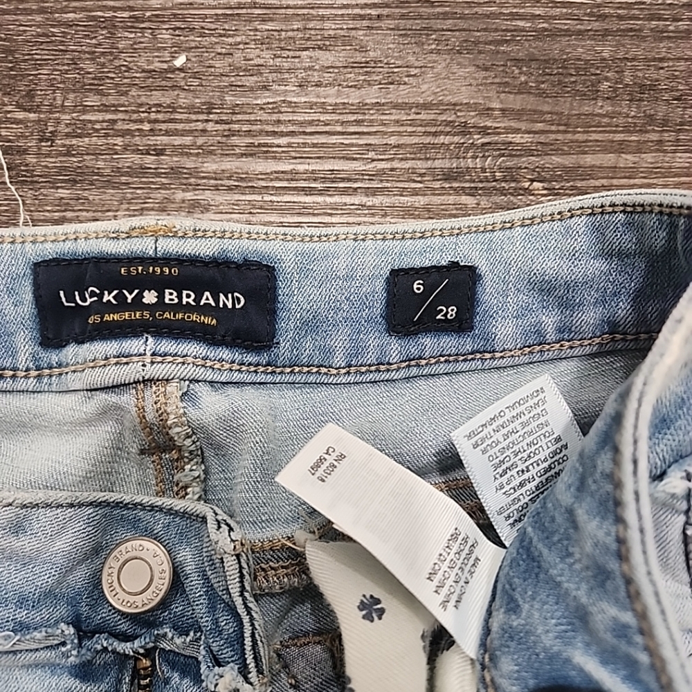 Lucky Brand Women's Faded Blue Skinny Jeans - Picture 6 of 9